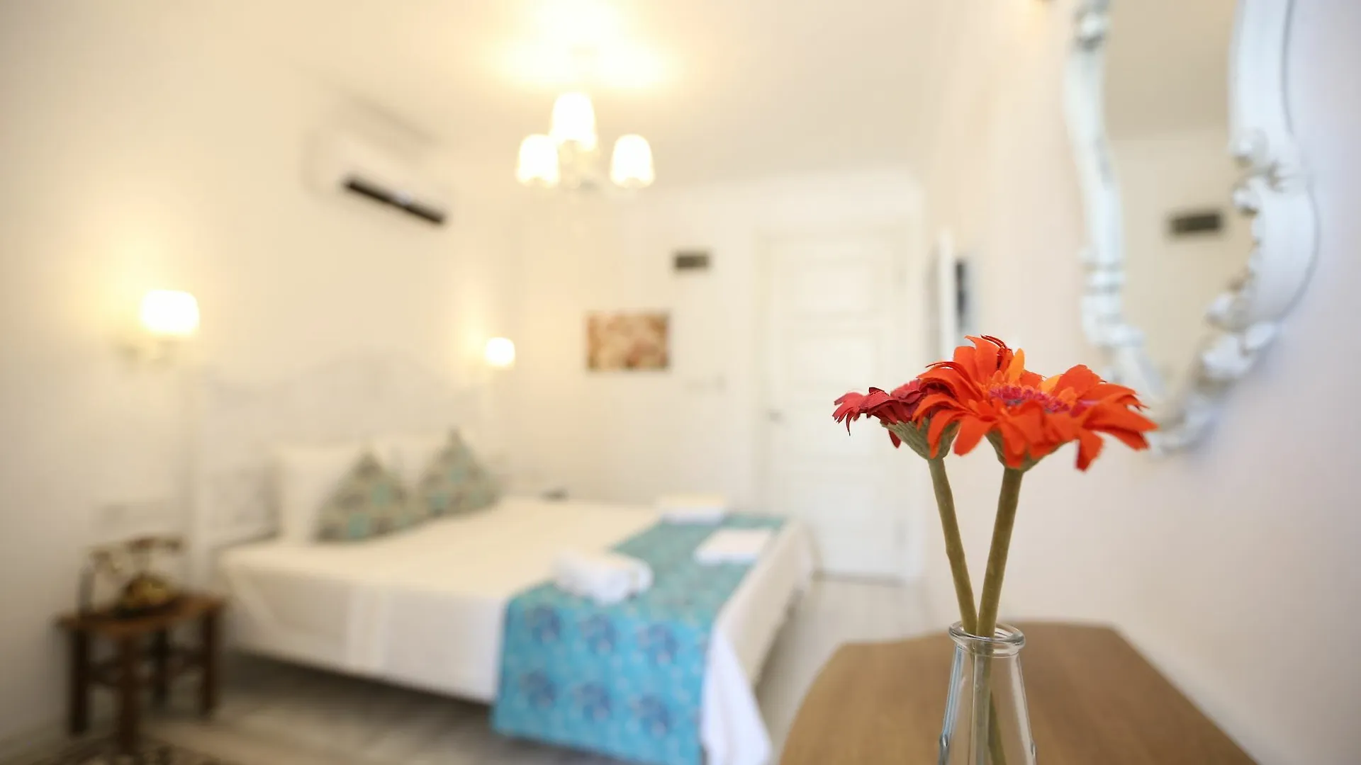 Ruezgar Guelue Butik Otel Alaçatı Bed & Breakfast