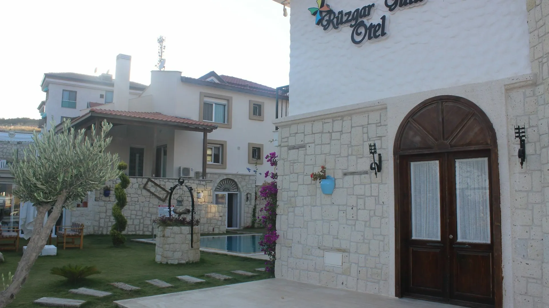 Ruezgar Guelue Butik Otel Alaçatı Bed & Breakfast